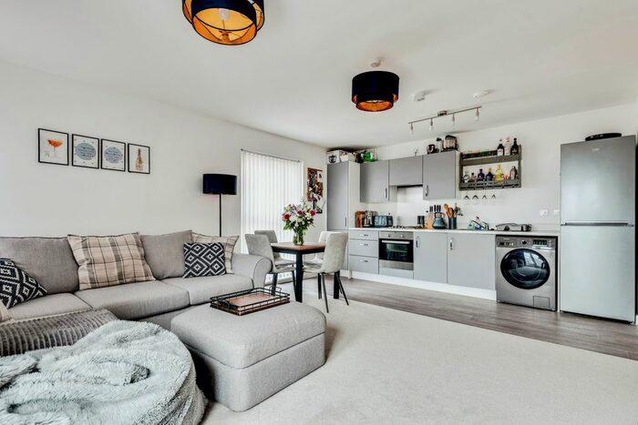 2 Bedroom Flat For Sale In Furrow Crescent, Curbridge, Witney, Oxfordshire, OX29