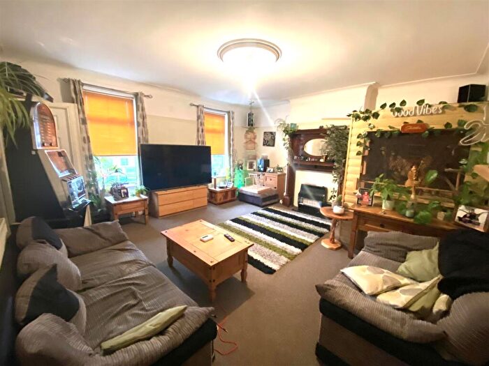 3 Bedroom Flat For Sale In Holderness Road, Hull, HU8