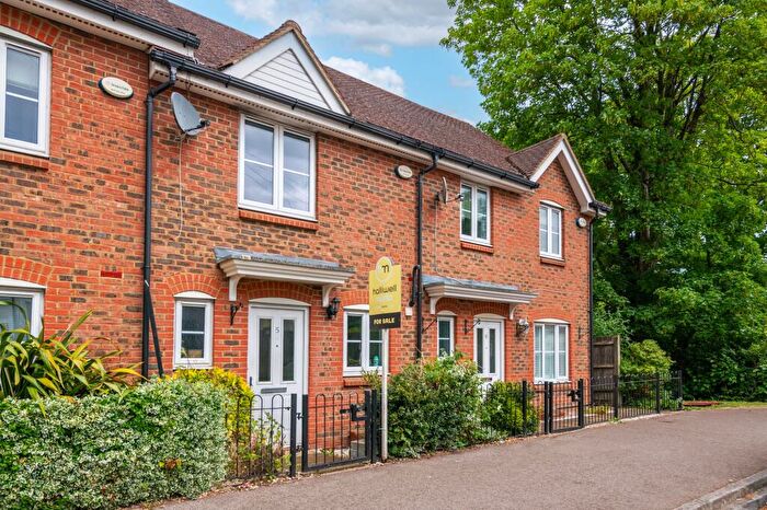 2 Bedroom Property For Sale In Hooley Lane, Redhill, RH1