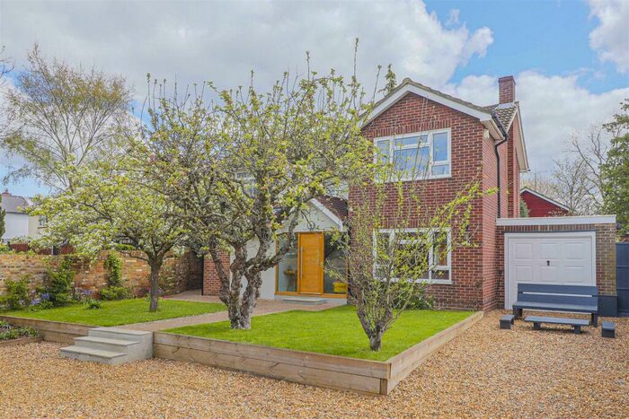 4 Bedroom Detached House To Rent In High Road, Broxbourne, Hertfordshire, EN10