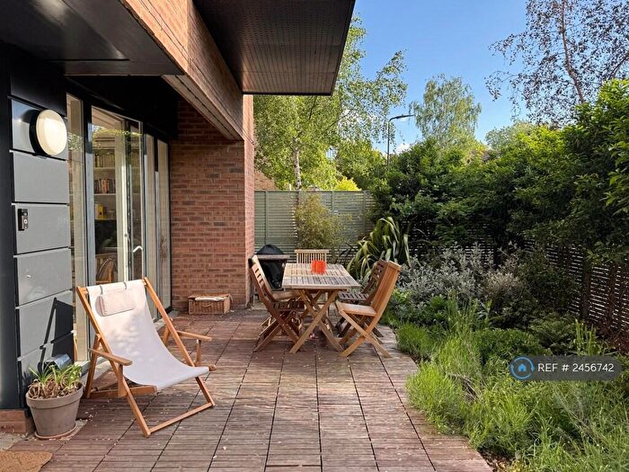 2 Bedroom Flat To Rent In Clarissa Street, London, E8