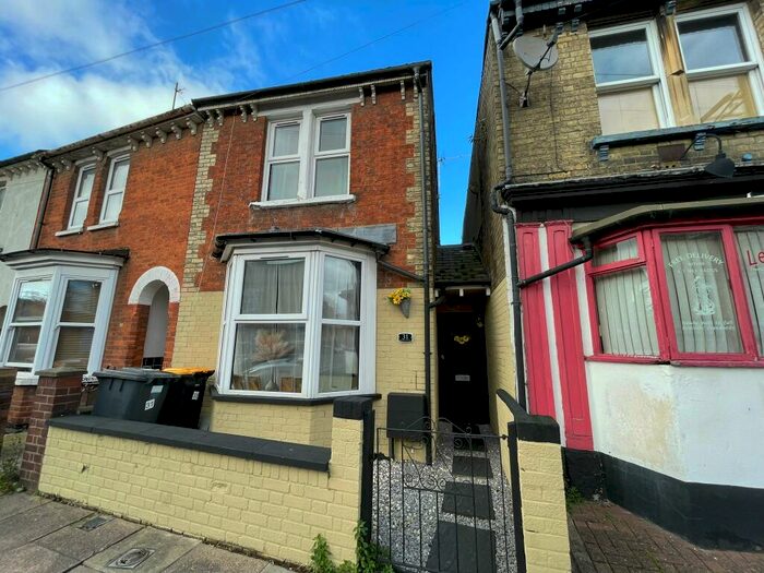 3 Bedroom Terraced House To Rent In Park Road West, Bedford, MK41