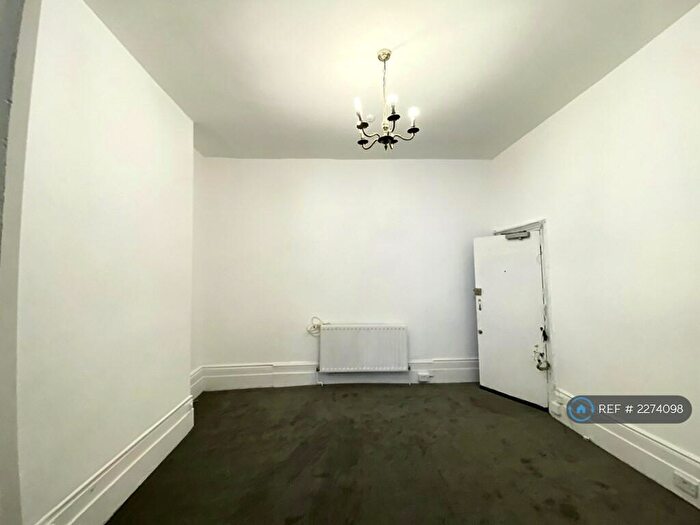 Studio To Rent In Holmdale Terrace, London, N15