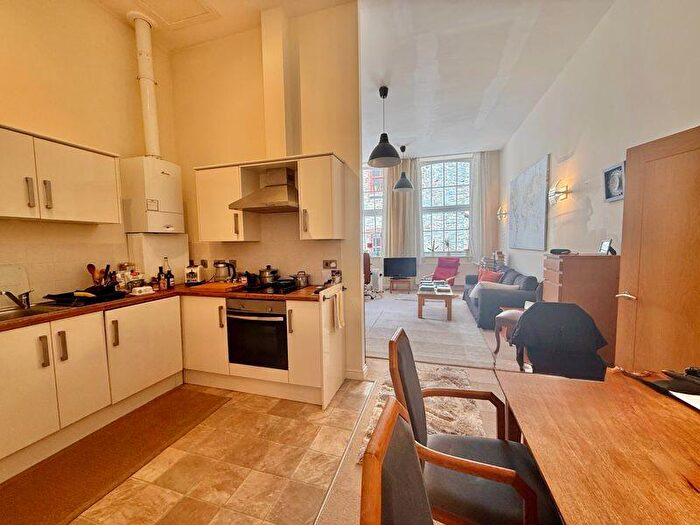 1 Bedroom Flat For Sale In Palace Street, The Barbican, Plymouth. A Fabulous Large Double Bedroomed First Floor Flat. Wonderful Central Plymouth!, PL4