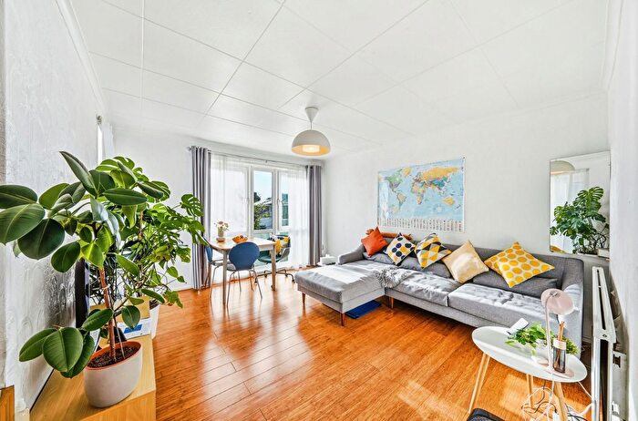 2 Bedroom Flat For Sale In Dora Street, London, E14