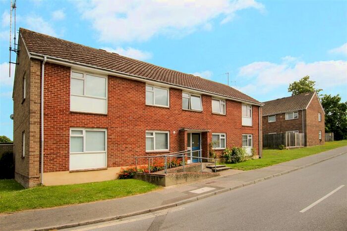 2 Bedroom Flat To Rent In Leylands Park, Burgess Hill, West Sussex, RH15