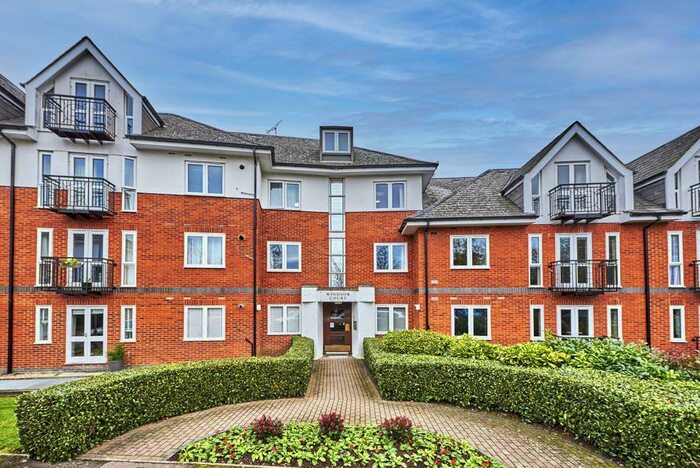2 Bedroom Flat To Rent In Parkview Close, St Albans, Herts AL1