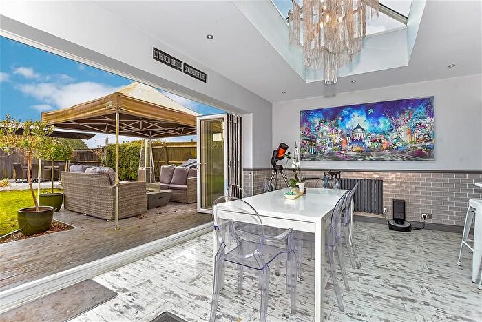 4 Bedroom Detached House For Sale In Mallard Way, Westbourne, West Sussex, PO10