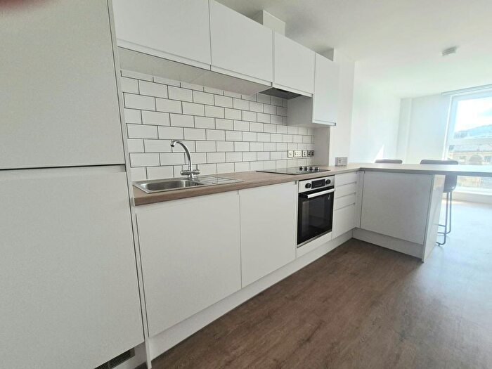 1 Bedroom Flat To Rent In Cow Green, Halifax, HX1