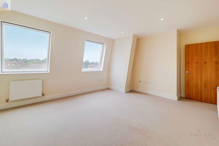 2 Bedroom Flat To Rent In Marsh Road, Pinner, HA5