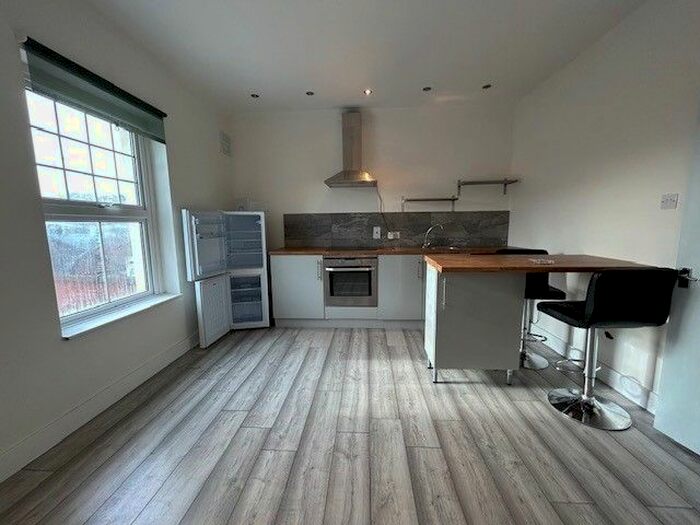 1 Bedroom Flat To Rent In Reading Road South, Church Crookham, Fleet, GU52