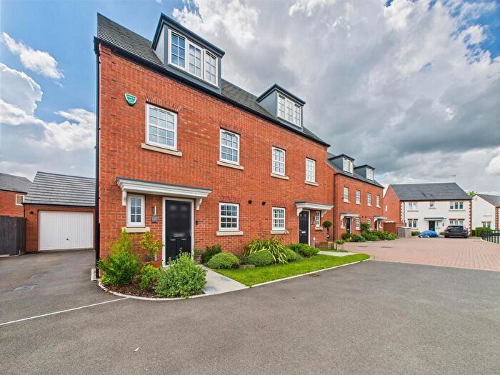 3 Bedroom Semi-Detached House For Sale In Claremont Lane, Hatton, DE65