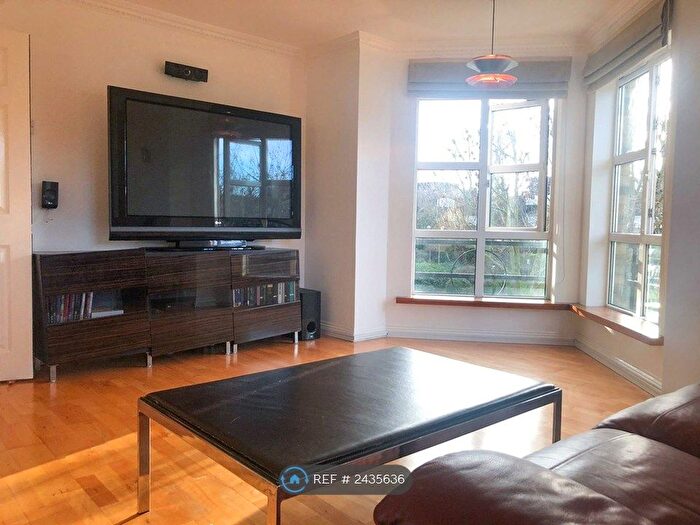 2 Bedroom Flat To Rent In Milton Court, London, SW18