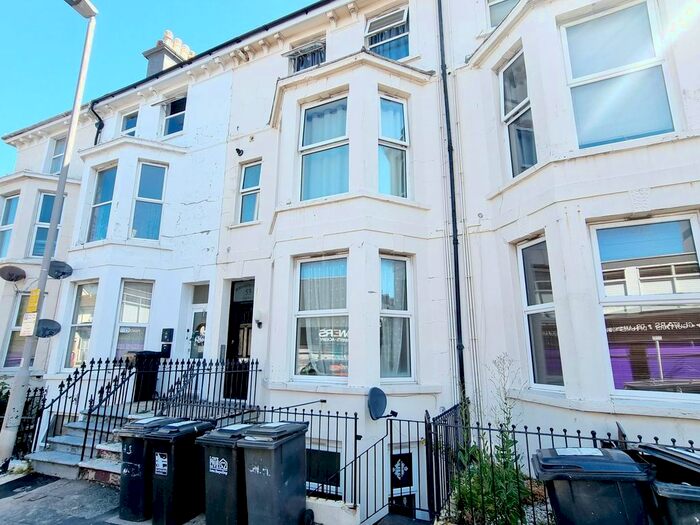 2 Bedroom Flat To Rent In Cavendish Place, Eastbourne, BN21