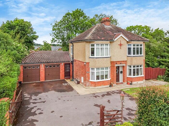 3 Bedroom Detached House For Sale In Gomeldon Road, Porton, Salisbury, Wiltshire, SP4