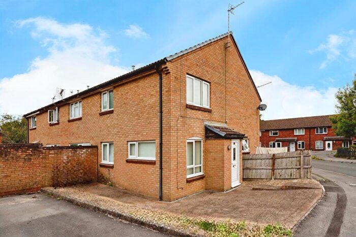 1 Bedroom Cluster House For Sale In Bradbury Close, Chippenham, SN15