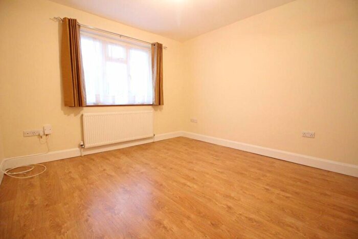 4 Bedroom House To Rent In Bovingdon Avenue, Wembley, HA9
