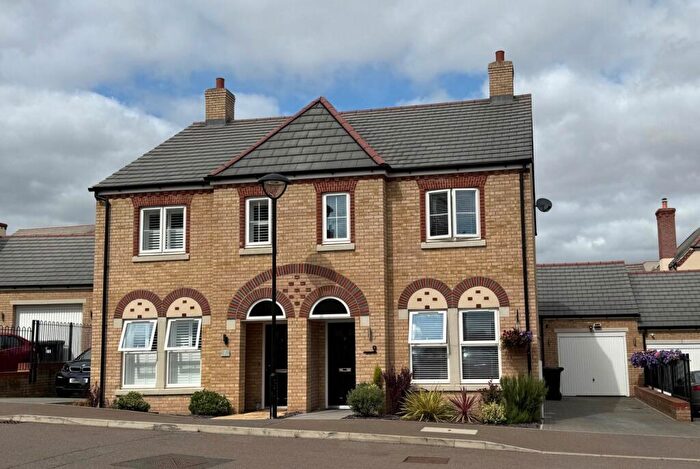 3 Bedroom Semi-Detached House For Sale In Beatrice Place, Fairfield, Hitchin, SG5