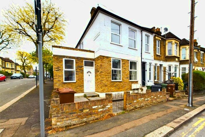 3 Bedroom Flat To Rent In Newport Road, Leyton, London, E10