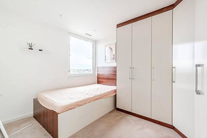 3 Bedroom Flat To Rent In Avery Court, Colindale, London, NW9