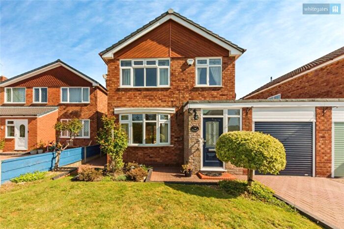 3 Bedroom Link Detached House For Sale In Brownlees Close, Crewe, Cheshire, CW2