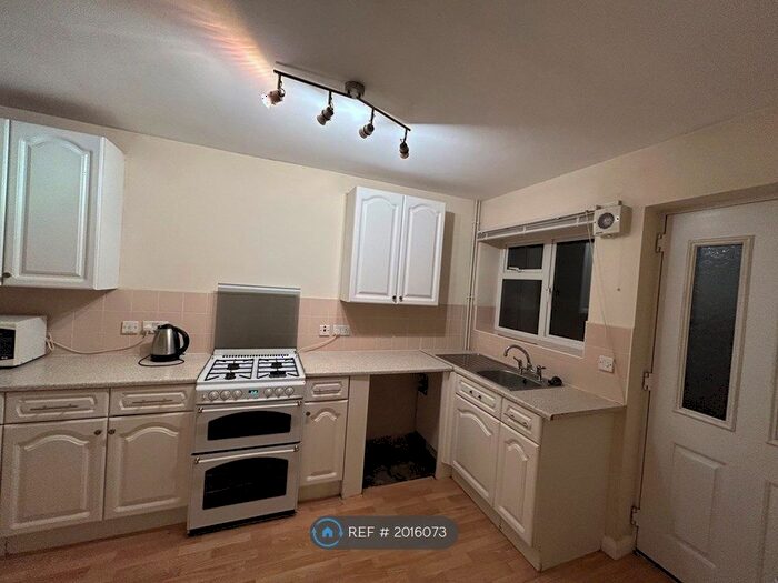 3 Bedroom Semi-Detached House To Rent In Station Road Chellaston, Derby, DE73