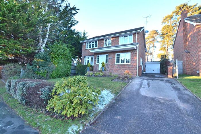 4 Bedroom Detached House For Sale In Broom Acres, Fleet, GU52