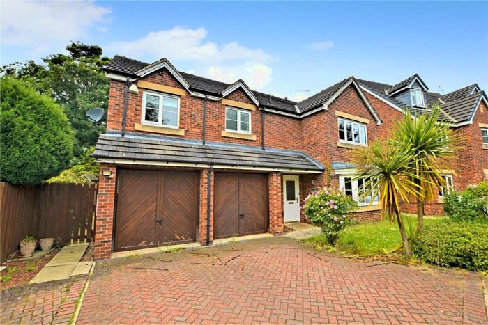 4 Bedroom Detached House To Rent In Stone Croft Court, Oulton, Leeds, West Yorkshire, LS26