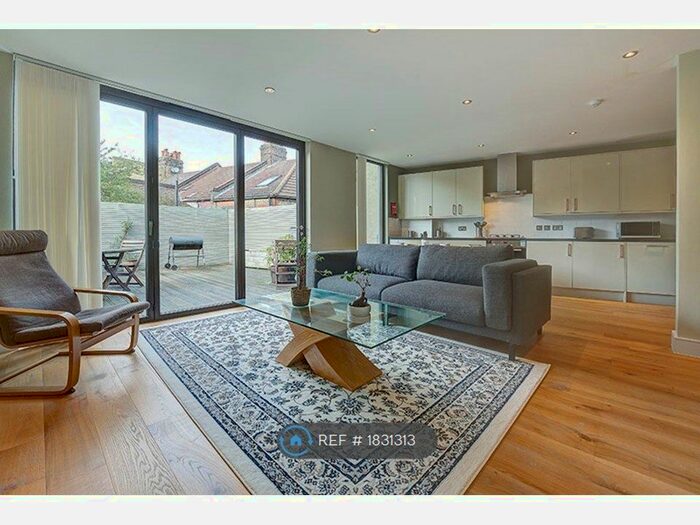 2 Bedroom Flat To Rent In Brixton, London, SW2