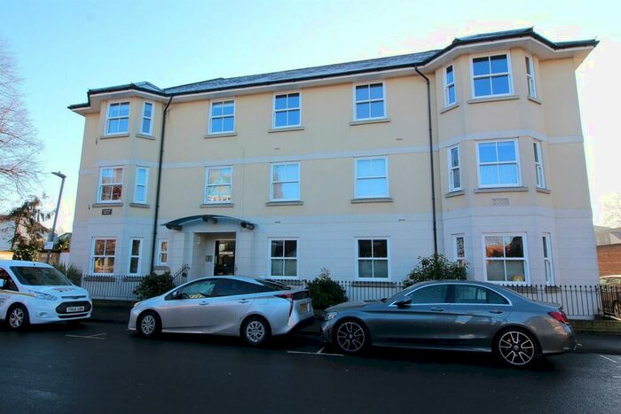 2 Bedroom Flat To Rent In Marlow House, Institute Road, SL7