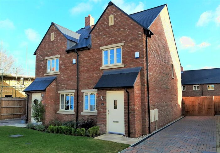 2 Bedroom Property To Rent In Pittick Close, Long Hanborough, Witney OX29