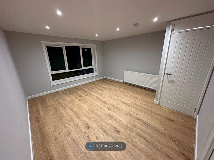 2 Bedroom Flat To Rent In Stirling Way, Renfrew, PA4