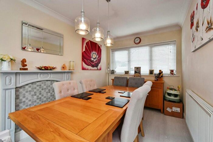 4 Bedroom Detached House For Sale In Parc Fferws, Ammanford, SA18