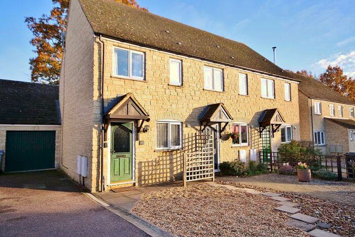 2 Bedroom End Of Terrace House For Sale In Eton Close, Witney, OX28