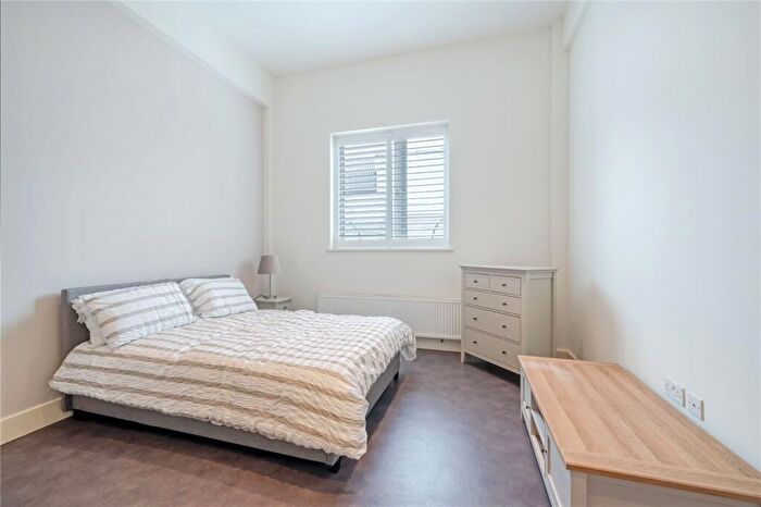 2 Bedroom Flat To Rent In Blackburn Road, West Hampstead, NW6