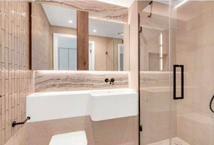 2 Bedroom Flat To Rent In Hampton House, Michael Road, Hammersmith And Fulham, London, SW6