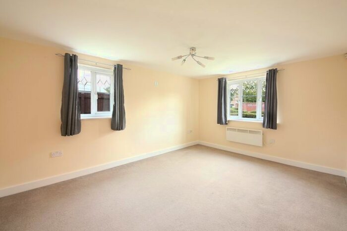 2 Bedroom Flat To Rent In Linnets Park, Runcorn, WA7
