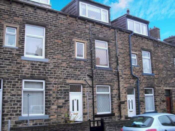 3 Bedroom House To Rent In Mannville Grove, Keighley, BD22
