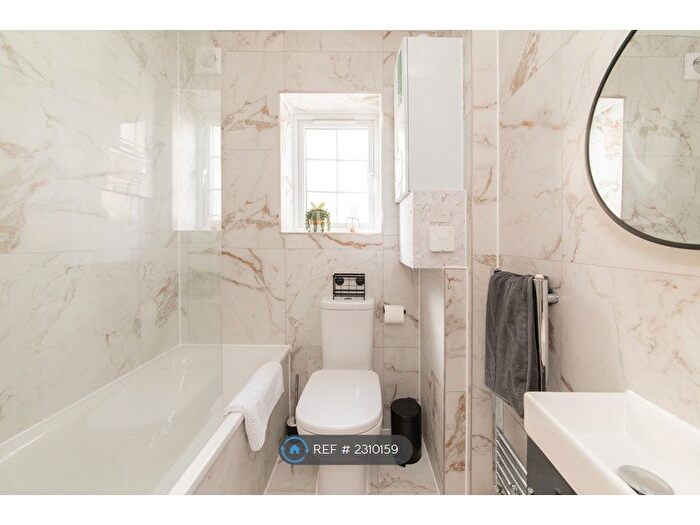 2 Bedroom Flat To Rent In Ashbourne Mansions, London, NW11