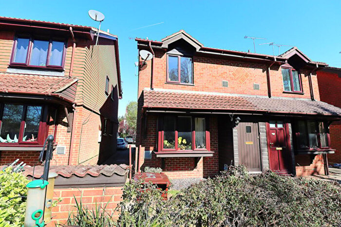 1 Bedroom Terraced House For Sale In Oak Court, South Street, Farnborough, GU14