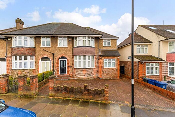 4 Bedroom Property For Sale In Rutland Gardens, Ealing, W13