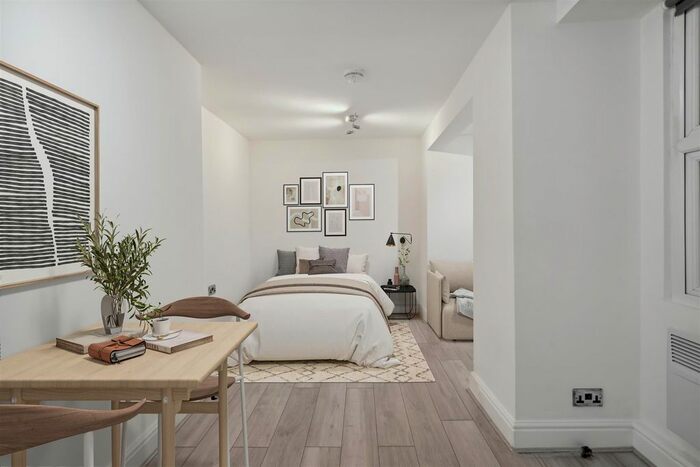 Studio To Rent In Gleneldon Mews, London, SW16