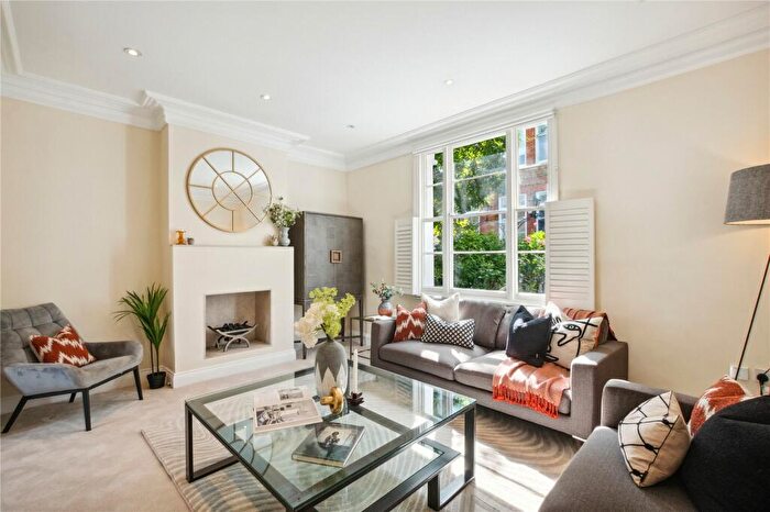 3 Bedroom Terraced House For Sale In Bridge Lane, London, SW11