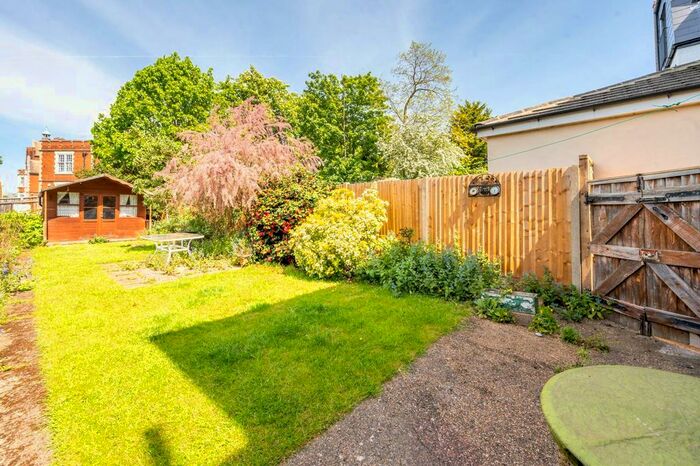 3 Bedroom Property To Rent In Lingwell Road, Tooting, London, SW17