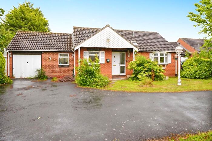 3 Bedroom Detached Bungalow For Sale In Helwys Place, Kidlington, Oxfordshire, OX5