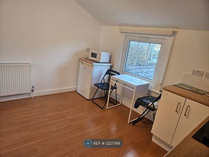 Studio To Rent In Albert Road, Kingston Upon Thames, KT1