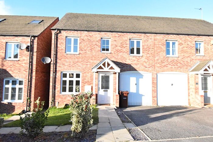 3 Bedroom Semi-Detached House To Rent In Lake View, Pontefract, WF8