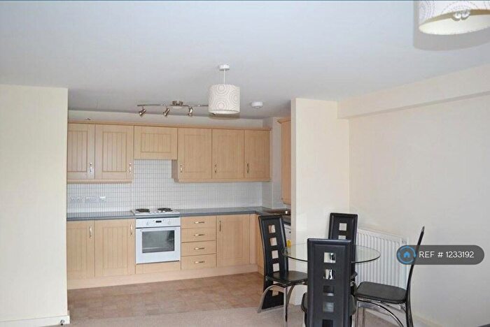 2 Bedroom Flat To Rent In Ashton Old Road, Manchester, M11