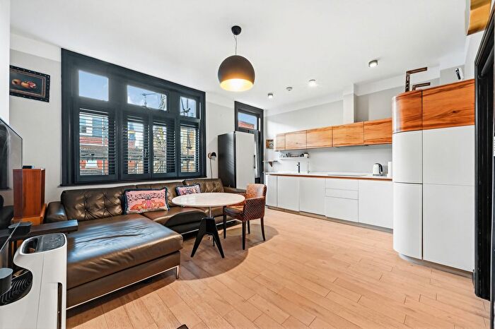 1 Bedroom Flat To Rent In Waldemar Avenue, SW6