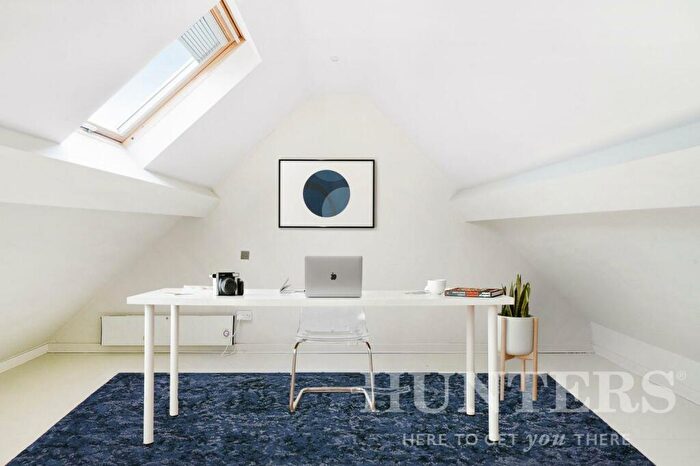 3 Bedroom Apartment To Rent In Lordship Lane, London, N17